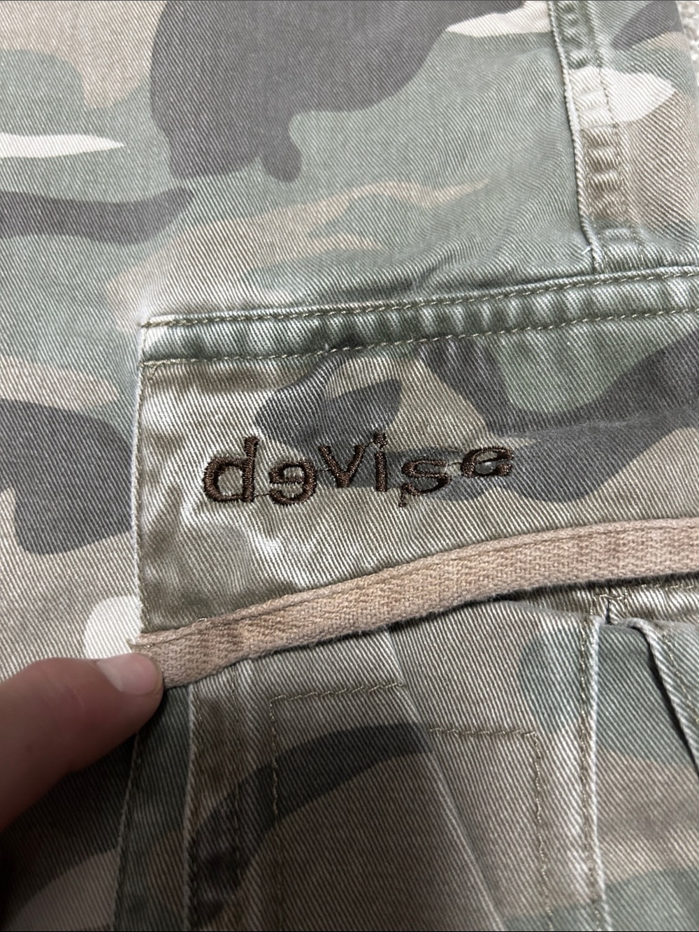 Y2K DeVISE Camo Baggy Cargo Dad Shorts - Picture 3 of 7